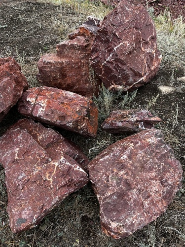 Ландшафтные глыбы красно-фиолетовые 200-1000 килограмм купить в Владимире