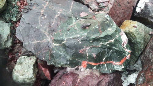 Гигантские зелёные валуны для ландшафтного дизайна весом более 5 тонн купить в Владимире