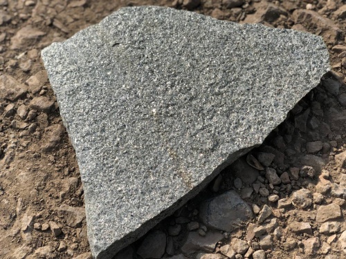 Плитняк златолит Уральский для цоколя, отмостки купить в Владимире