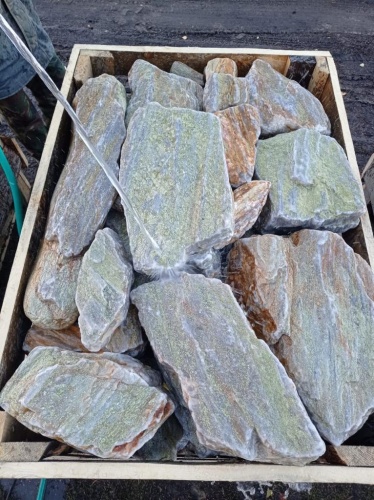 Златолит жёлтый, жёлто-зелёный глыбки и валуны для ланшафтного дизайна купить в Владимире