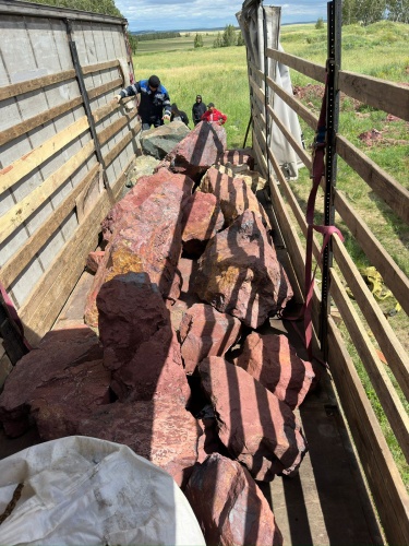 Ландшафтные глыбы красно-фиолетовые 200-1000 килограмм купить в Владимире