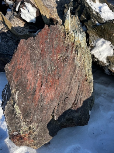 Ландшафтные глыбы красно-фиолетовые 200-1000 килограмм купить в Владимире