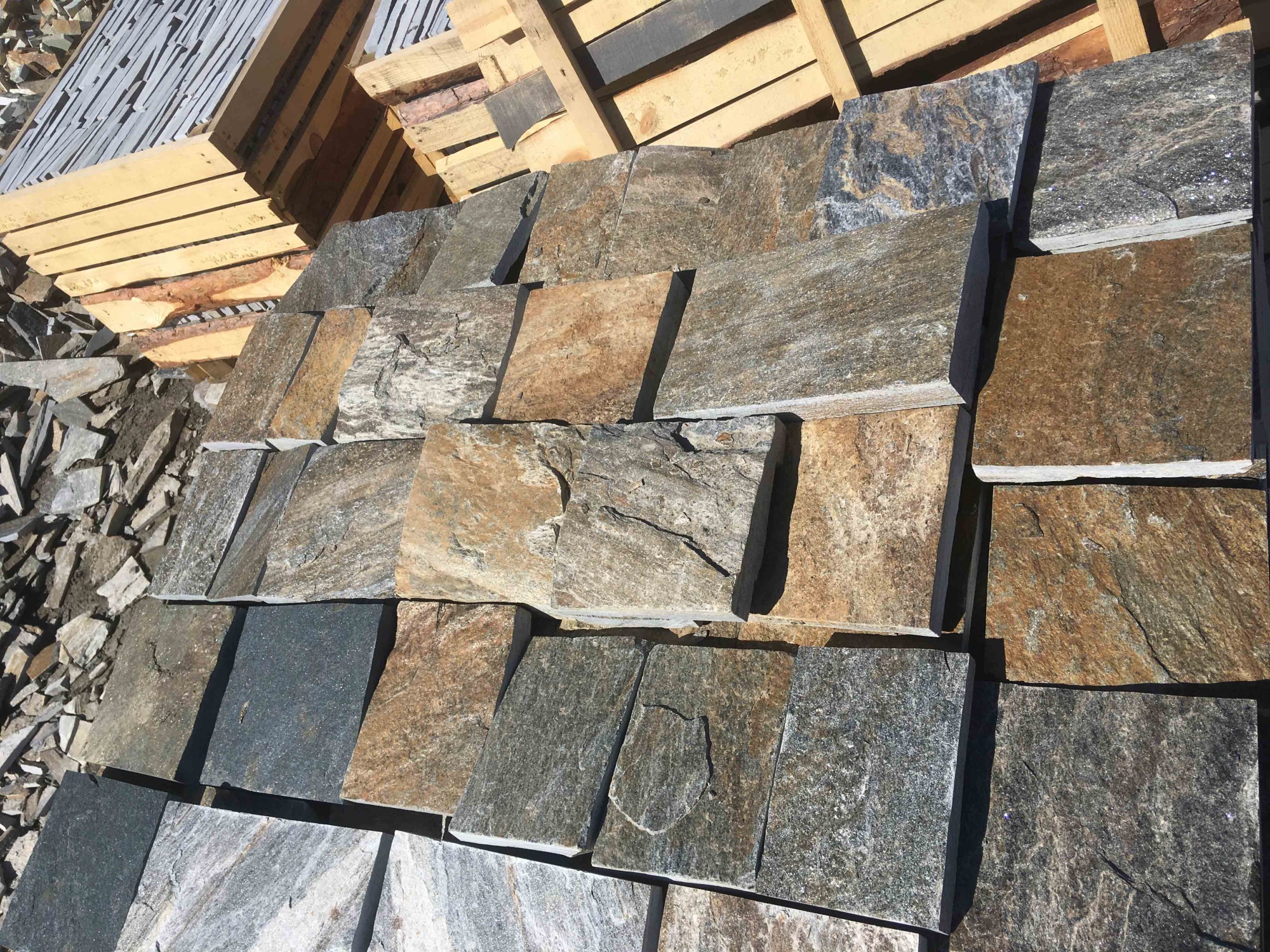 Плитка пилёная златолит Уральский для цоколя, отмостки купить в Владимире