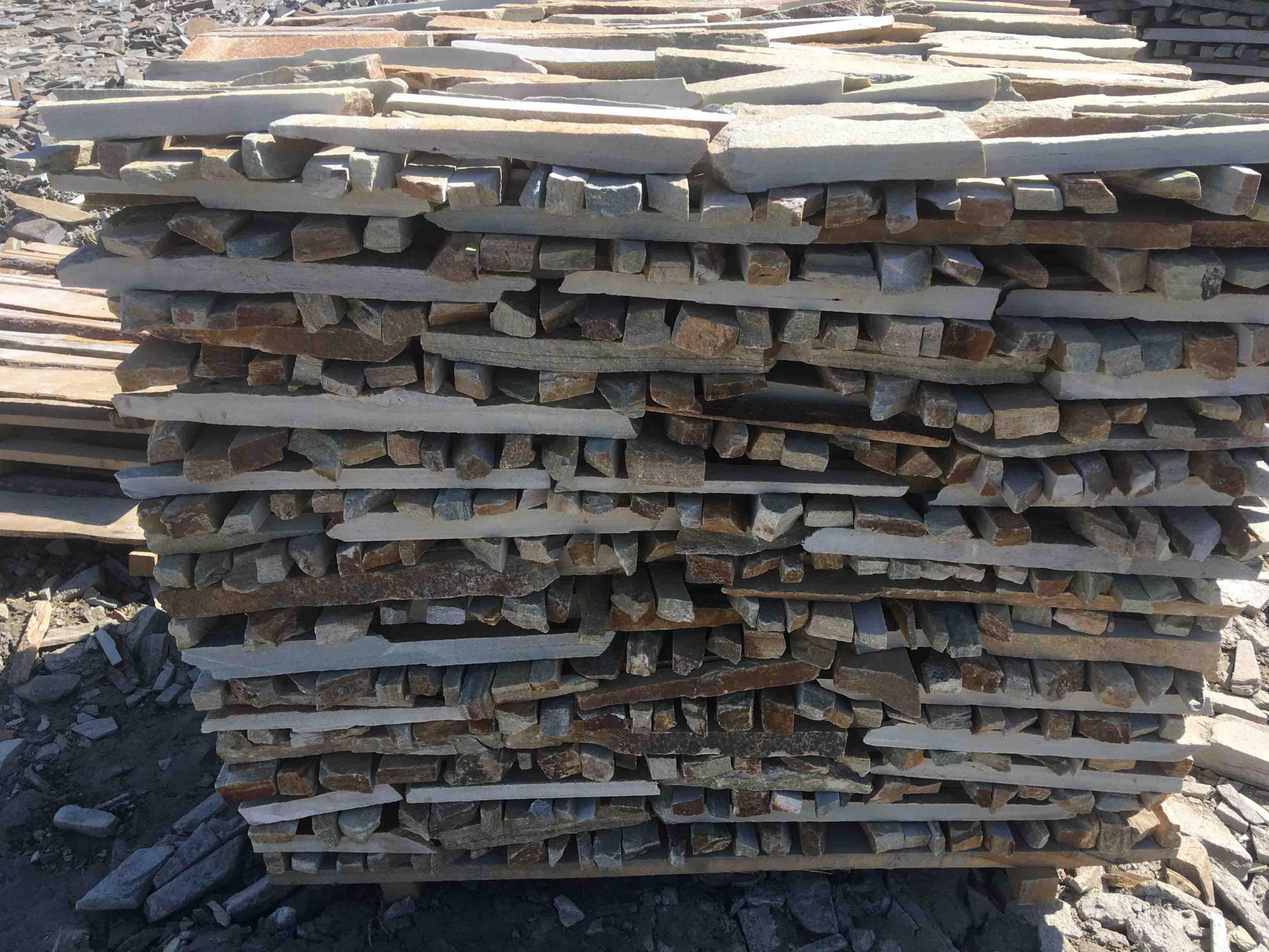 Горбушка златолит золотистый для облицовки купить в Владимире