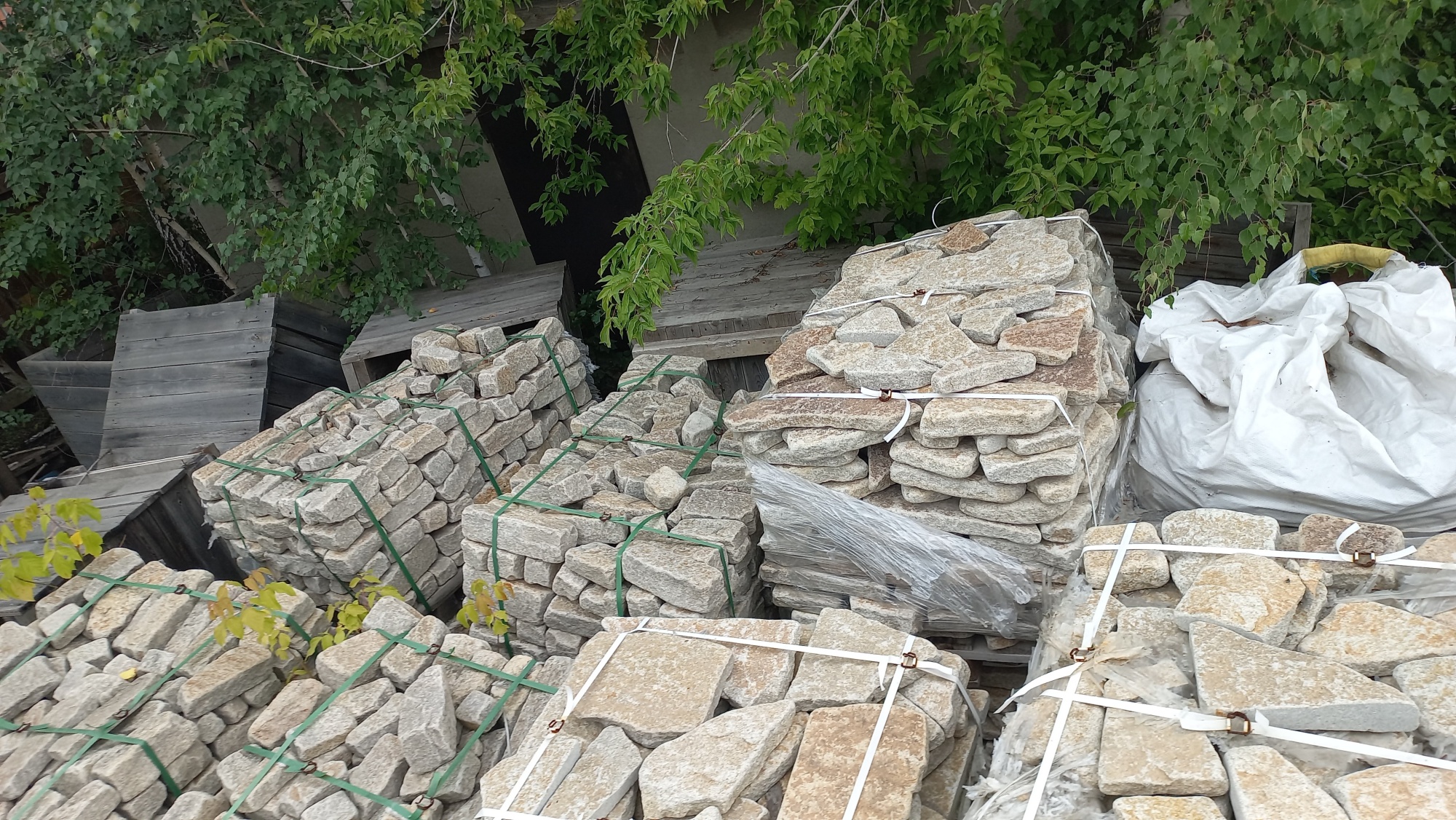 Плитняк гранитный галтованный купить в Владимире