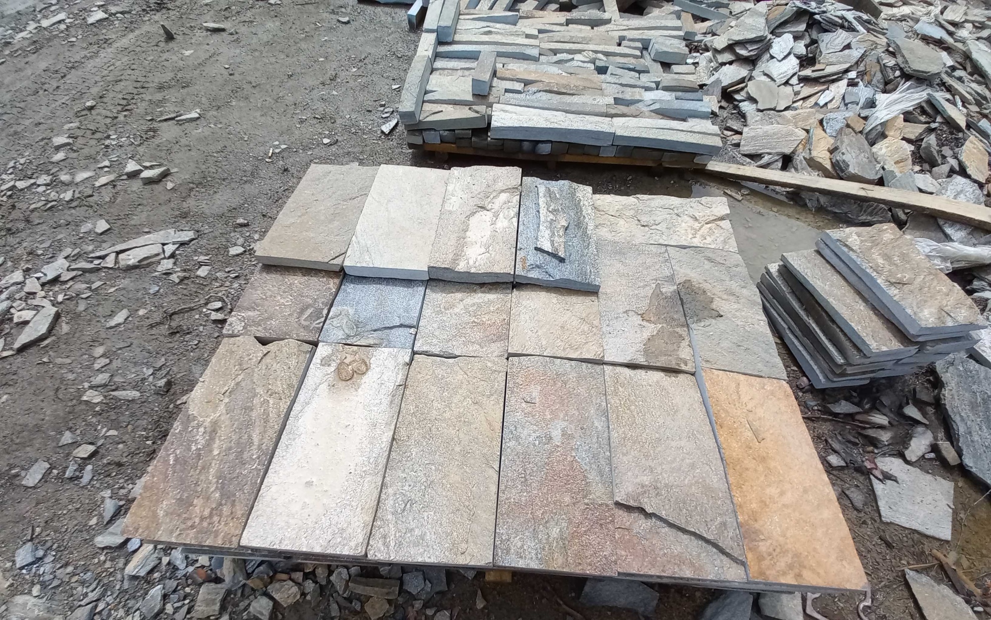 Плитка пилёная златолит Уральский для цоколя, отмостки купить в Владимире