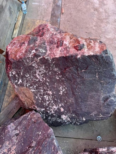 Камни для ландшафтного дизайна красно-фиолетовые 10-60 килограмм купить в Владимире