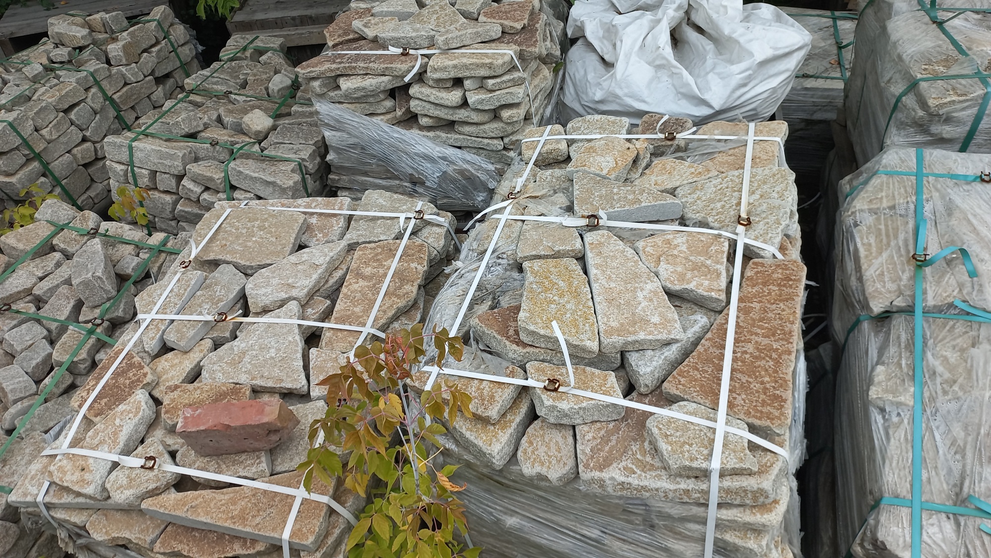 Плитняк гранитный галтованный купить в Владимире