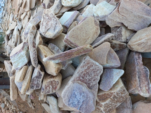 Златолит жёлтый, жёлто-зелёный глыбки и валуны для ланшафтного дизайна купить в Владимире