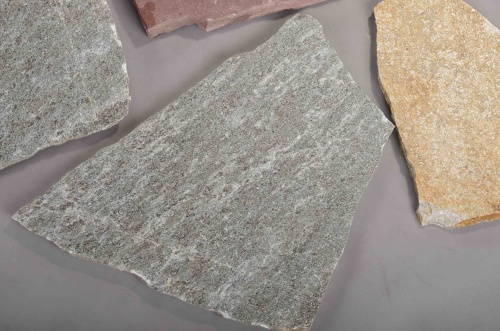 Плитняк златолит Уральский для цоколя, отмостки купить в Владимире