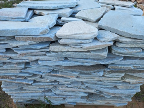 Плитняк златолит зелёный галтованный для цоколя купить в Владимире