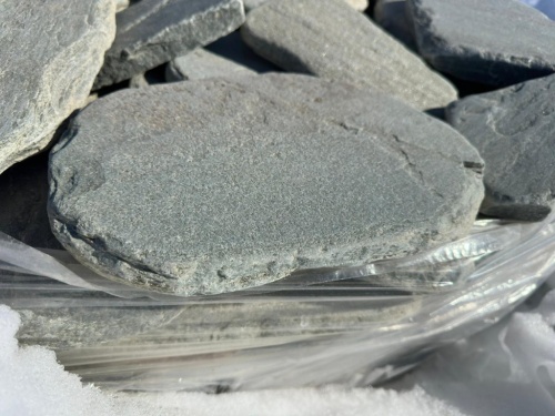 Плитняк златолит зелёный галтованный для мощения на бетон купить в Владимире