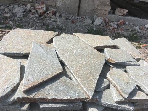 Златолит серебристый галтованный для лестниц купить в Владимире