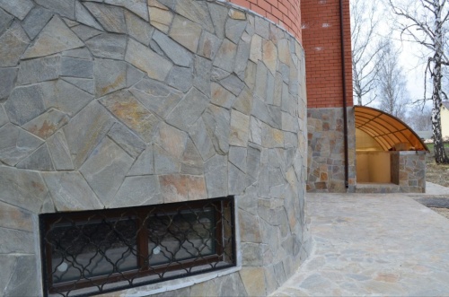 Плитняк златолит Уральский для цоколя, отмостки купить в Владимире